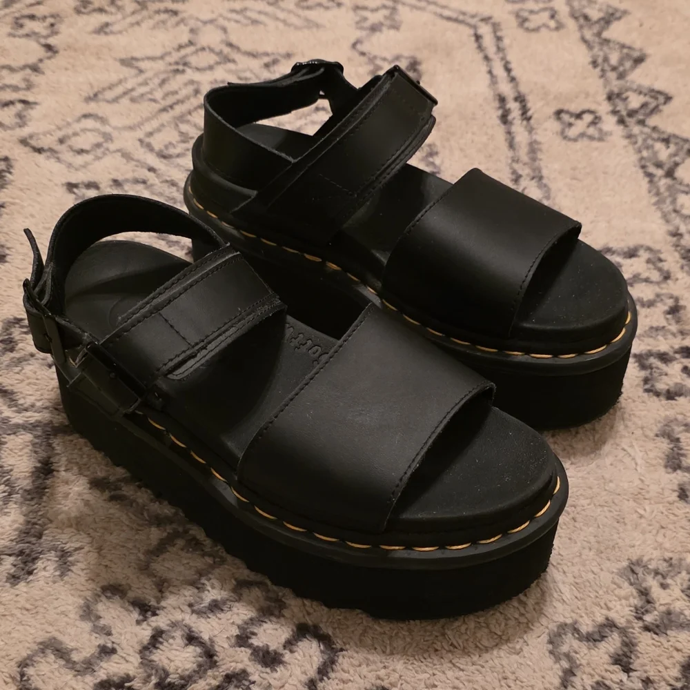 Dr. Martens Voss Quad Platform Sandals Black - Picture 1 of 5